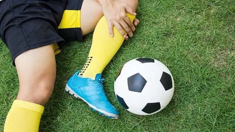 Chấn thương b&oacute;ng đ&aacute; thường xảy ra ở khu vực d&acirc;y chằng ch&eacute;o trước