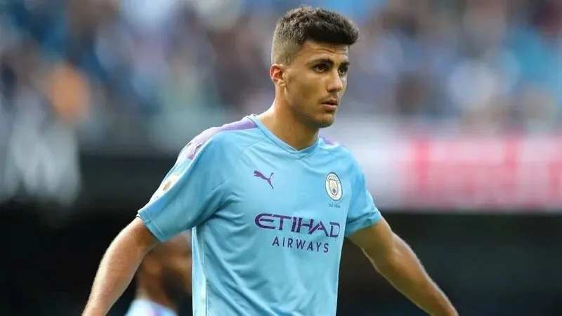 Rodrigo l&agrave; tiền vệ c&oacute; nhiều th&agrave;nh t&iacute;ch ấn tượng v&agrave; khả năng ghi b&agrave;n tốt